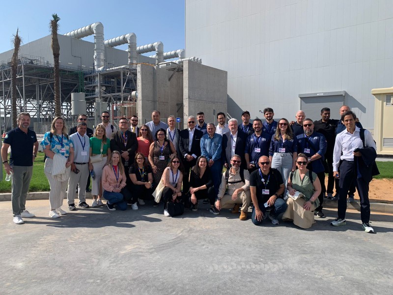 Representantes do governo visitaram a usina Hitachi Zosen Inova, em Dubai