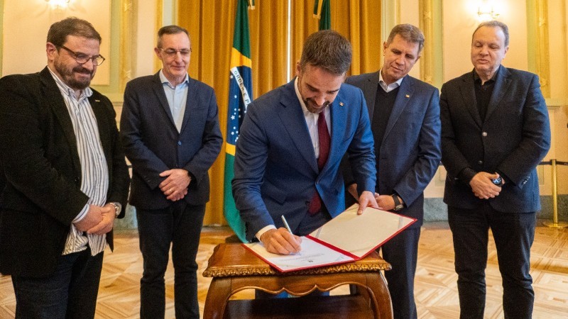 Pelo acordo assinado, Badesul poderá utilizar a rede de 38 cooperativas do Sicredi no RS para realizar operações