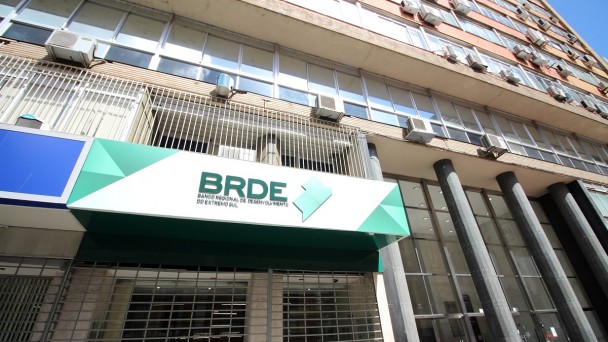 fachada do pr&eacute;dio do brde